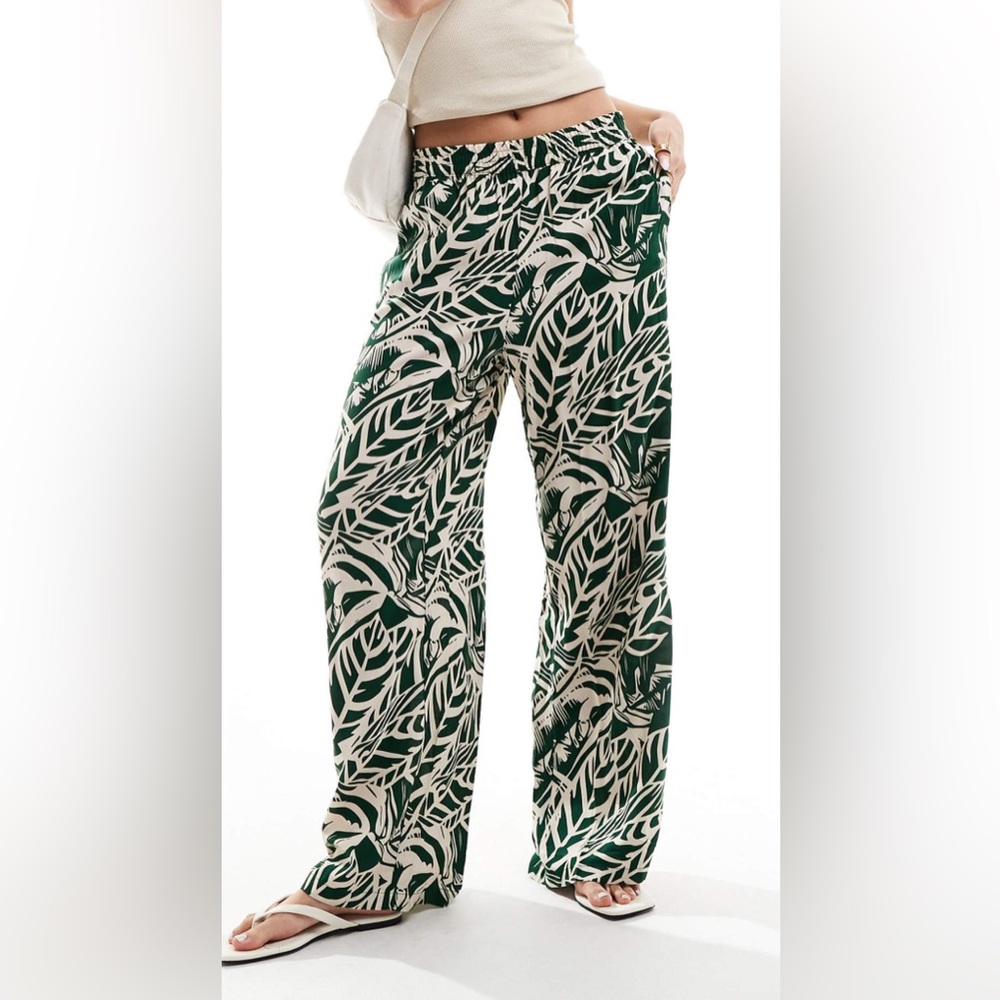 JDY wife leg pull on pants in beige with tropical print
